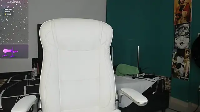 kinky polar online show from 02/18/26, 03:48