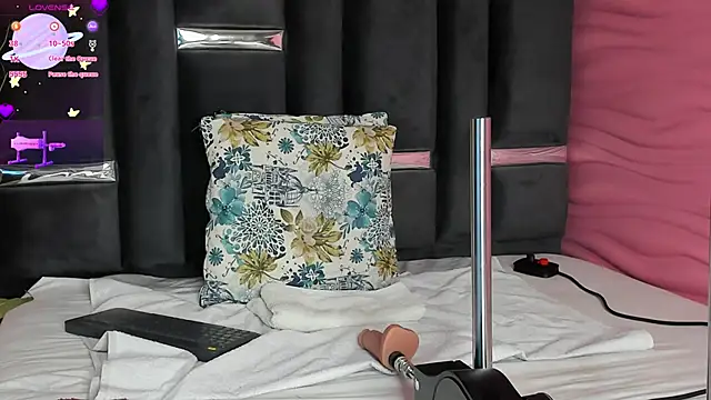Snapshot of kinky_polar chatting on 01/31/25, 02:04 kinky polar online show from 01/31/25, 02:04