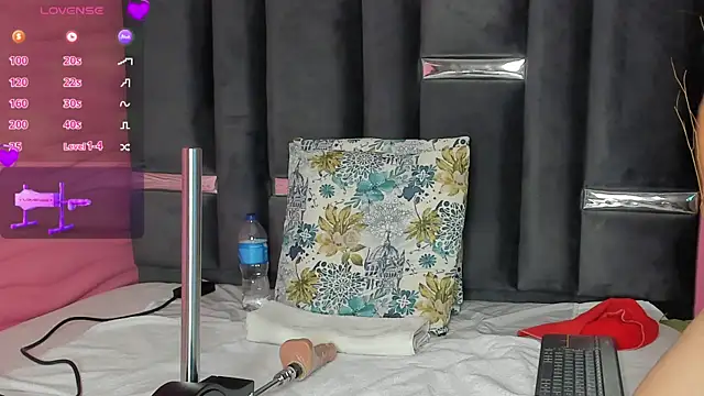 Snapshot of kinky_polar chatting on 02/06/25, 02:44 kinky polar online show from 02/06/25, 02:44