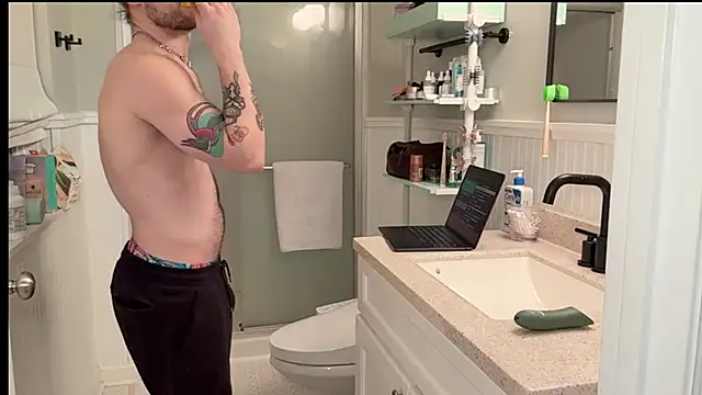 Snapshot of DaddydayDrinkzz chatting on 02/02/25, 06:36 DaddydayDrinkzz online show from 02/02/25, 06:36