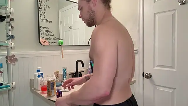 Snapshot of DaddydayDrinkzz chatting on 12/31/24, 04:57 DaddydayDrinkzz online show from 12/31/24, 04:57