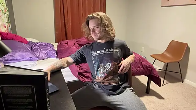 Snapshot of DaddydayDrinkzz chatting on 02/26/25, 06:51 DaddydayDrinkzz online show from 02/26/25, 06:51