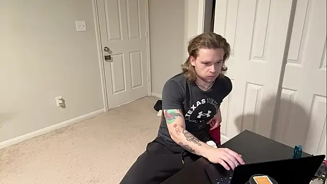 Snapshot of DaddydayDrinkzz chatting on 03/10/25, 05:43 DaddydayDrinkzz online show from 03/10/25, 05:43