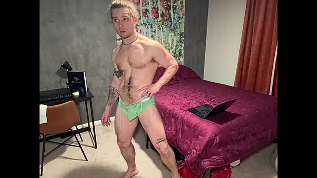 Snapshot of DaddydayDrinkzz chatting on 03/17/25, 05:45 DaddydayDrinkzz online show from 03/17/25, 05:45