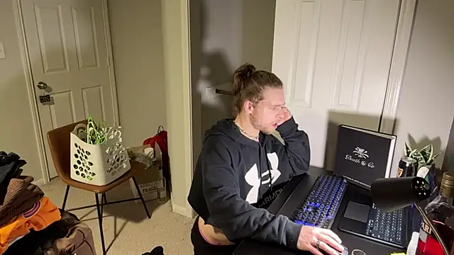 Snapshot of DaddydayDrinkzz chatting on 02/27/25, 06:46 DaddydayDrinkzz online show from 02/27/25, 06:46