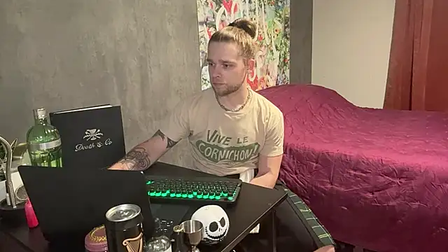 Snapshot of DaddydayDrinkzz chatting on 03/18/25, 05:23 DaddydayDrinkzz online show from 03/18/25, 05:23