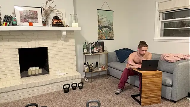 Snapshot of DaddydayDrinkzz chatting on 01/15/25, 04:04 DaddydayDrinkzz online show from 01/15/25, 04:04