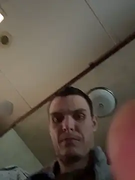 Snapshot of devinshd chatting on 10/29/25, 01:21 devinshd online show from 10/29/25, 01:21