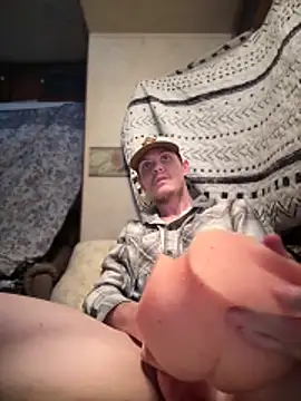 Snapshot of devinshd chatting on 11/29/25, 04:23 devinshd online show from 11/29/25, 04:23