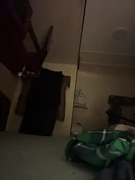 Snapshot of devinshd chatting on 10/24/25, 05:50 devinshd online show from 10/24/25, 05:50