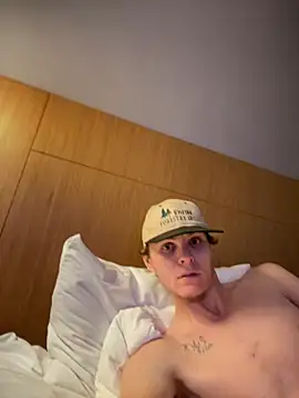 Snapshot of devinshd chatting on 12/22/24, 08:27 devinshd online show from 12/22/24, 08:27