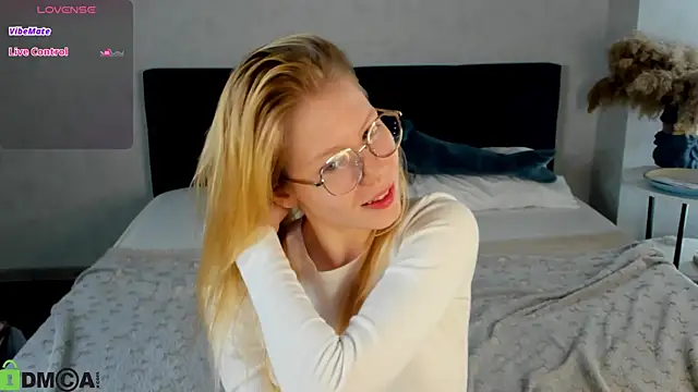 Esme Runn online show from 05/13/26, 03:13