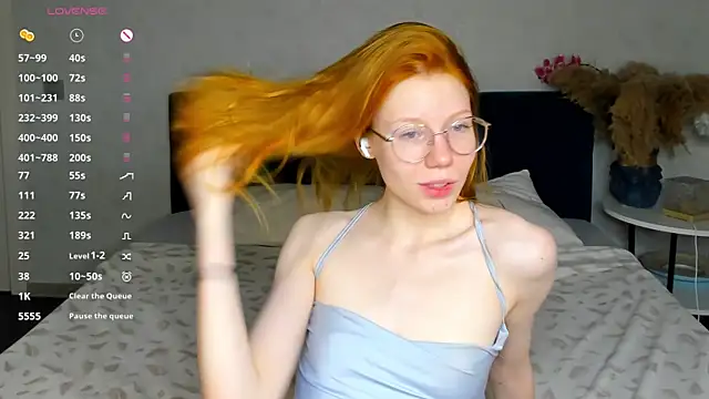 Esme Runn online show from 10/22/25, 03:28