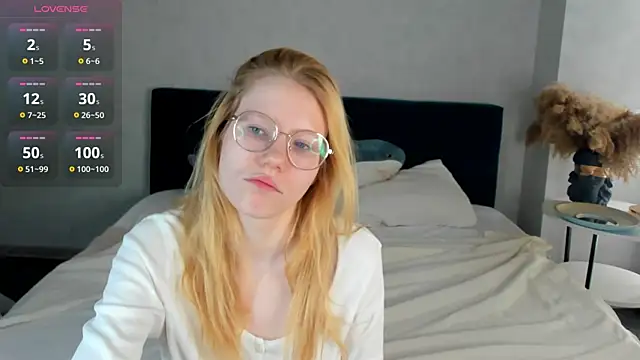 Esme Runn online show from 04/10/26, 03:35