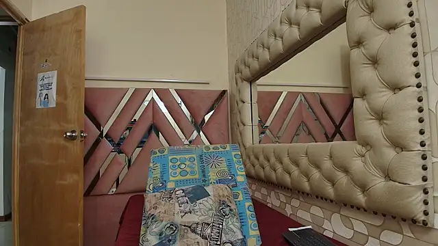 Snapshot of charlotterichardss chatting on 03/20/25, 02:19 charlotterichardss online show from 03/20/25, 02:19