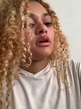 gaby jin online show from 12/30/24, 03:23