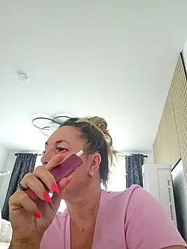 Snapshot of Bitch_MILF6 chatting on 09/14/25, 07:31 Bitch MILF6 online show from 09/14/25, 07:31