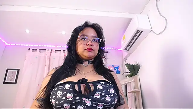 Snapshot of alaia_03 chatting on 09/24/25, 11:17 alaia 03 online show from 09/24/25, 11:17