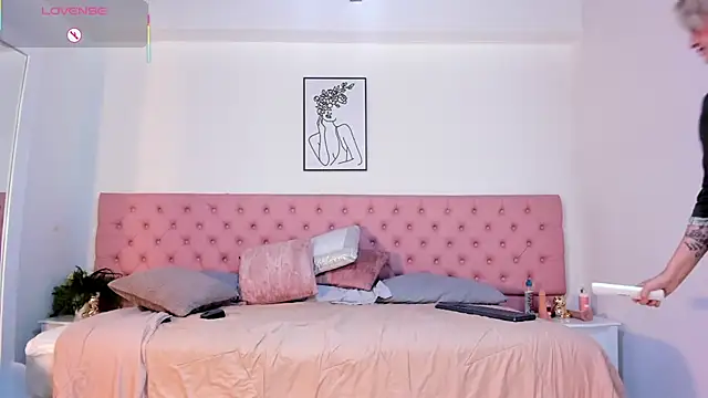 CarolinaGlamour online show from 11/18/25, 07:50