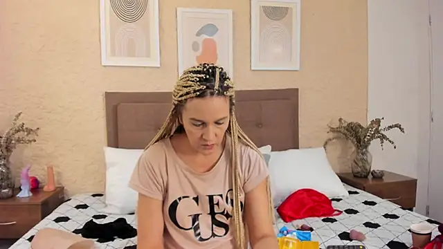 CarolinaGlamour online show from 10/11/25, 02:56