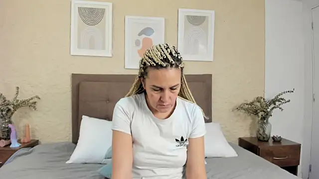 CarolinaGlamour online show from 09/26/25, 03:13