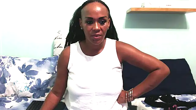 Snapshot of MistressShirleyx chatting on 03/12/25, 03:29 MistressShirleyx online show from 03/12/25, 03:29
