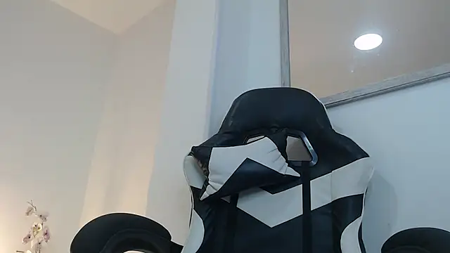 evelin leroy online show from 10/27/25, 12:06