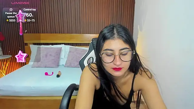Snapshot of evelin_leroy chatting on 03/17/25, 12:04 evelin leroy online show from 03/17/25, 12:04