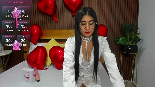 Snapshot of evelin_leroy chatting on 02/14/25, 12:03 evelin leroy online show from 02/14/25, 12:03