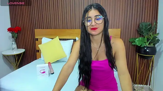 Snapshot of evelin_leroy chatting on 02/13/25, 12:11 evelin leroy online show from 02/13/25, 12:11