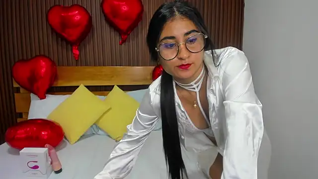 Snapshot of evelin_leroy chatting on 02/14/25, 03:05 evelin leroy online show from 02/14/25, 03:05