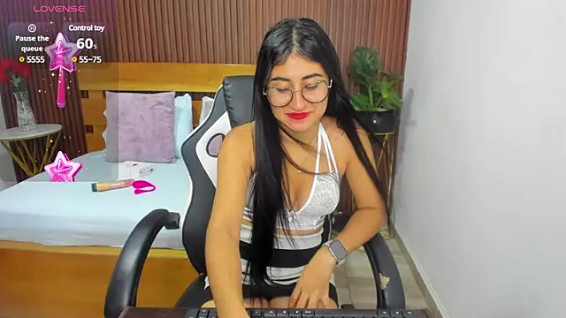 Snapshot of evelin_leroy chatting on 03/10/25, 12:06 evelin leroy online show from 03/10/25, 12:06