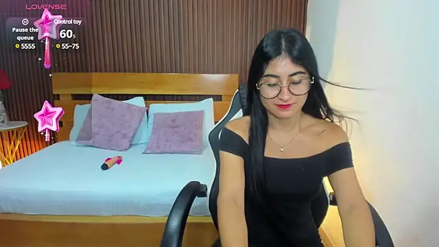 Snapshot of evelin_leroy chatting on 03/21/25, 12:06 evelin leroy online show from 03/21/25, 12:06