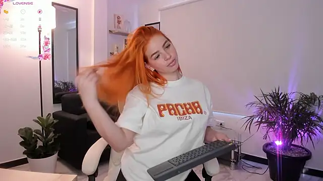 Snapshot of Niicoleta chatting on 10/02/25, 07:39 Niicoleta online show from 10/02/25, 07:39