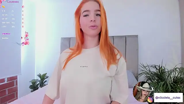 Snapshot of Niicoleta chatting on 10/22/25, 07:13 Niicoleta online show from 10/22/25, 07:13