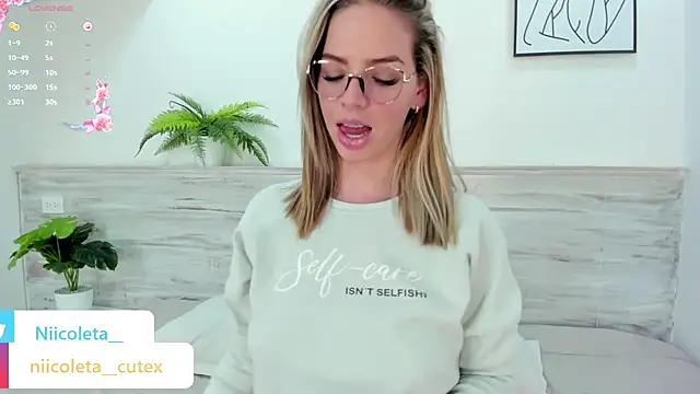 Snapshot of Niicoleta chatting on 02/23/25, 04:50 Niicoleta online show from 02/23/25, 04:50