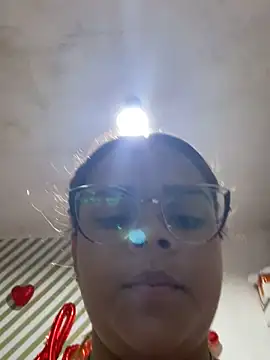 Evabigass online show from 11/28/25, 10:43