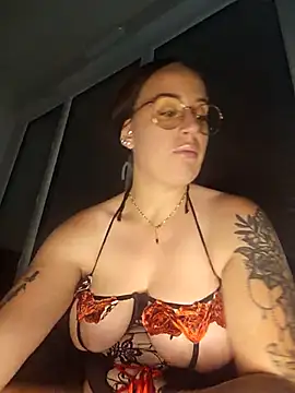 lindsay 33off online show from 10/08/25, 08:31