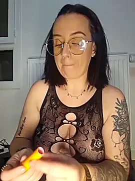 lindsay 33off online show from 02/17/26, 08:11