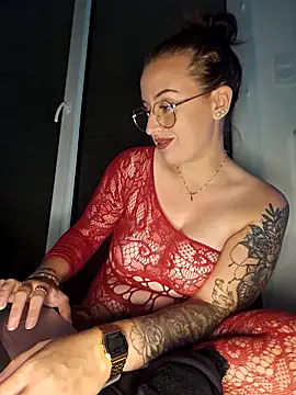 lindsay 33off online show from 10/22/25, 09:03