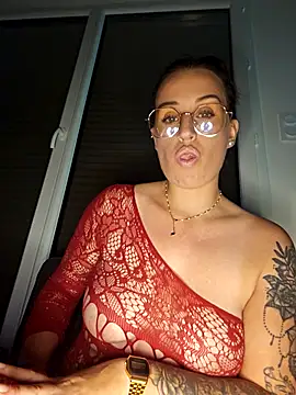 lindsay 33off online show from 10/06/25, 08:42