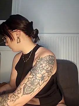 Snapshot of lindsay_33off chatting on 03/03/26, 07:21 lindsay 33off online show from 03/03/26, 07:21