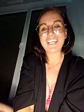 lindsay 33off online show from 09/22/25, 09:10