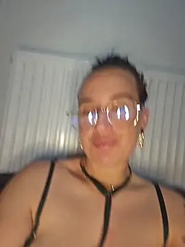 Snapshot of lindsay_33off chatting on 04/03/26, 08:10 lindsay 33off online show from 04/03/26, 08:10