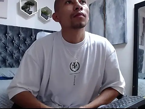 Snapshot of richar_voller chatting on 10/20/25, 11:22 richar voller online show from 10/20/25, 11:22