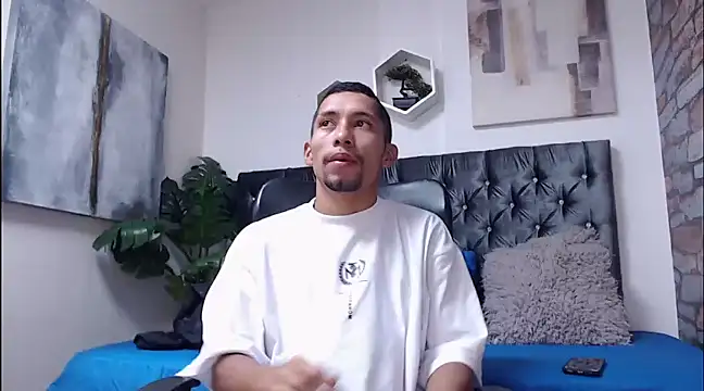 Snapshot of richar_voller chatting on 01/08/25, 11:32 richar voller online show from 01/08/25, 11:32