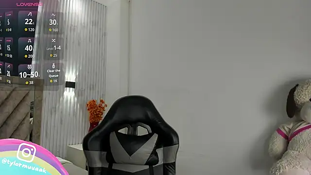 Jeen Taylor online show from 12/18/25, 08:01