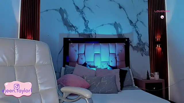 Jeen Taylor online show from 11/11/25, 08:25