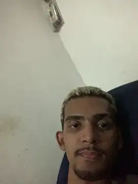 moreninhoP online show from 01/03/25, 04:11