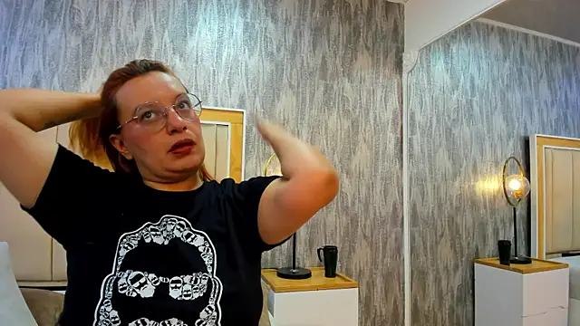 Snapshot of RoxieJackson chatting on 11/24/25, 11:43 RoxieJackson online show from 11/24/25, 11:43